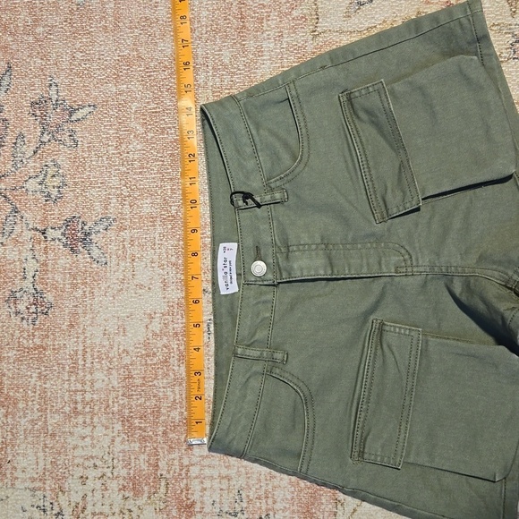Vanilla Star Olive Green Zip Cargo Shorts 2.5" Inseam - Size 7 Junior - Picture 6 of 10